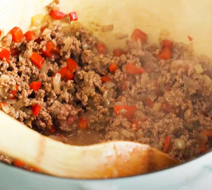 How To Make Chili Mac and Cheese - One Pot Recipes