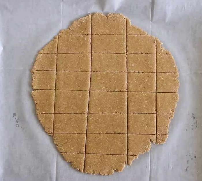 How to Make Oatmeal Crackers