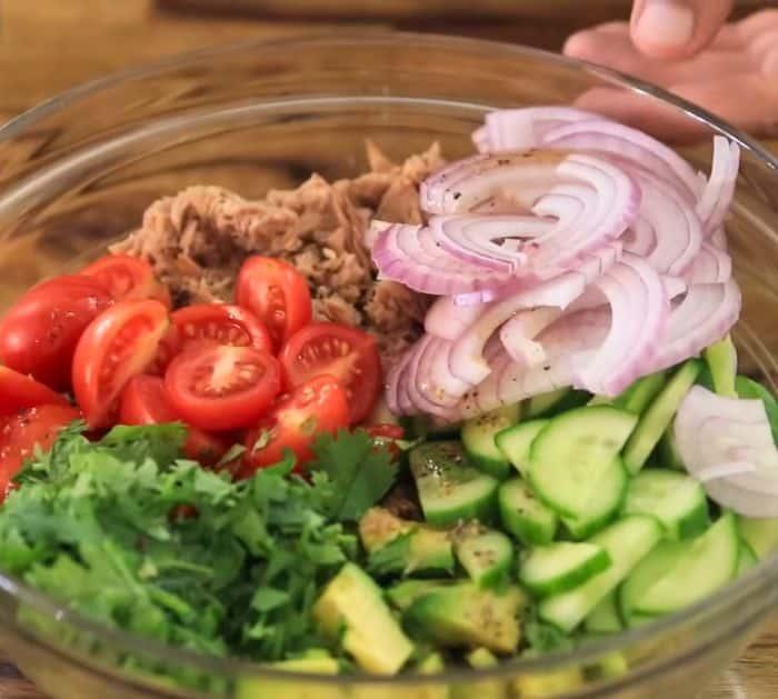 How to Make Tuna and Avocado Salad