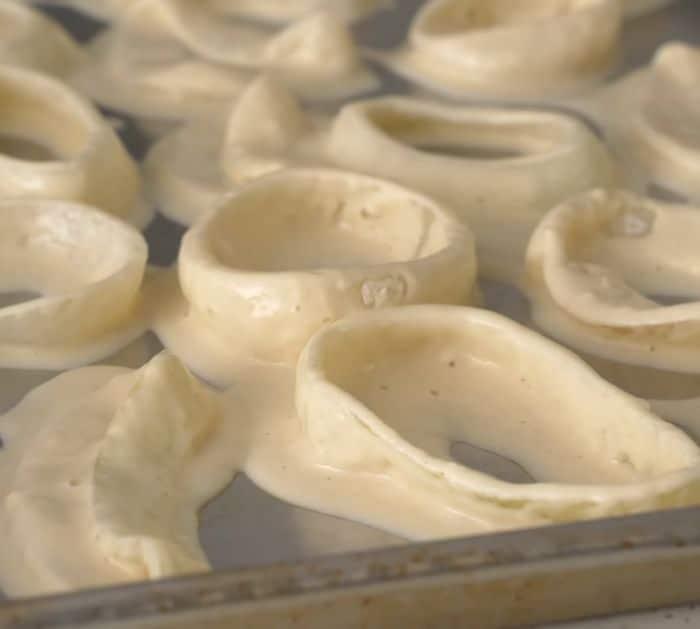 Ways to Make Very Crispy Onion Rings Beer Battered