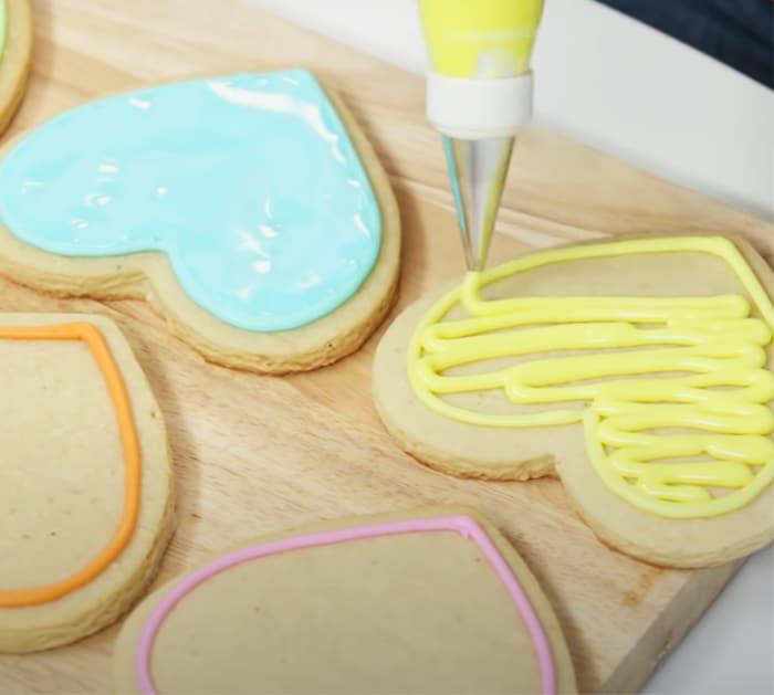 DIY Valentines Conversation Heart Sugar Cookies - Sweetheart Box Cookies - Valentines Day Gift Ideas