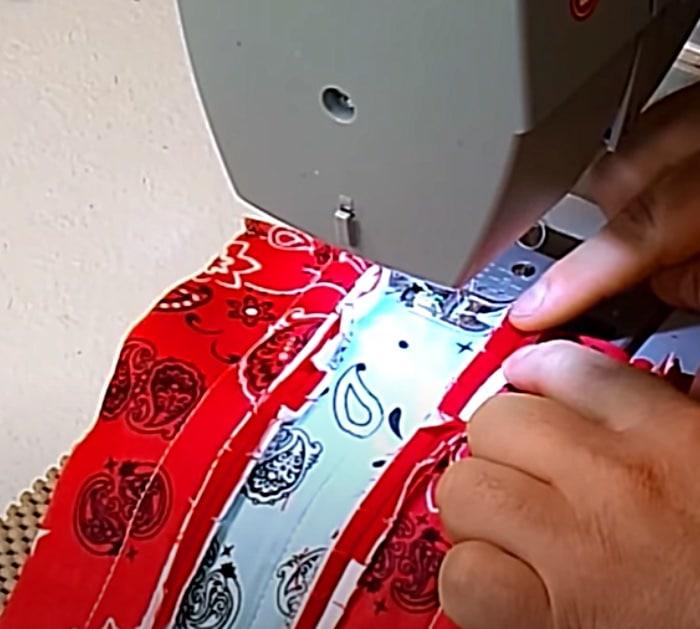 Make a placemat from bandanas