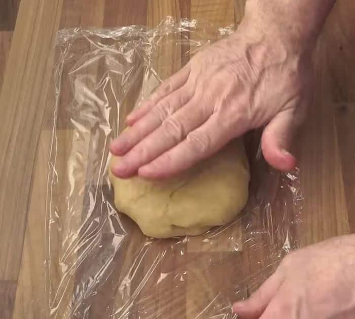 Easy to Make Creamy Chicken, Ham, and Mushroom Pie