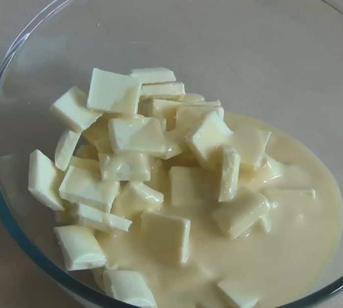 Easy Cookies and Cream Fudge Ingredients