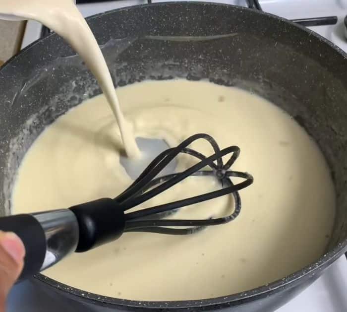 Easy To Make Creamy Macaroni & Cheese