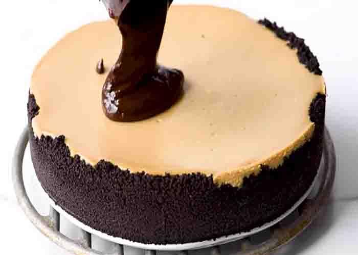 Assembling the espresso cheesecake
