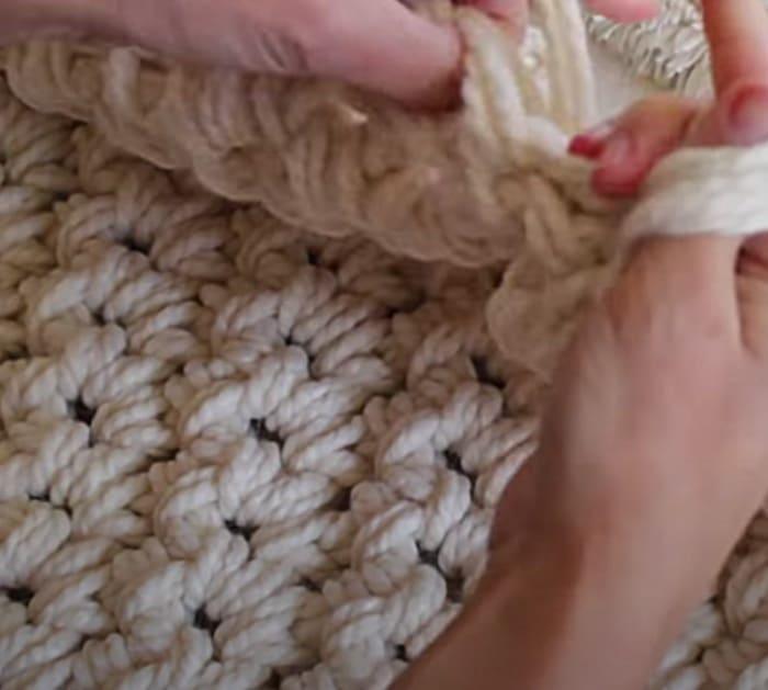 Easy finger crochet a throw blanket