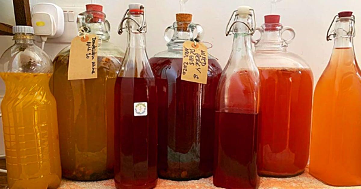 How To Make A $1 Bottle Of Wine In 5 Minutes