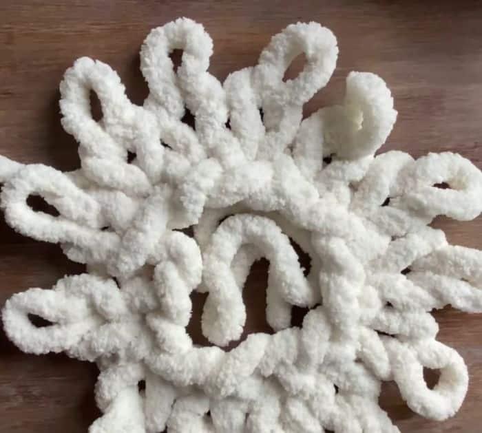 How to Hand Knit a Chenille Round Ball Pillow in 15 Minutes Tutorial