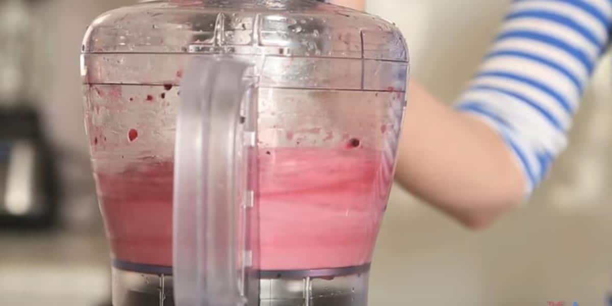 This Guilt Free Low-Fat Ice Cream Can Be Made In Minutes (Learn How!)