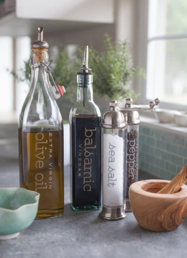 Stylish Kitchen Labels, a creative kitchen decor idea worth making this weekend and a favorite pick from this roundup