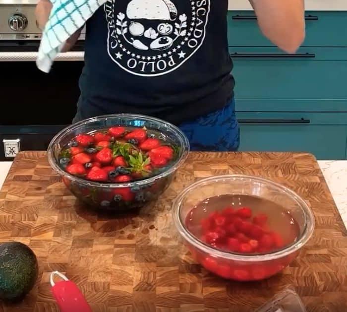 How to Wash Berries Properly