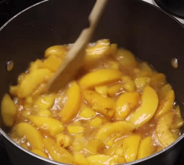 How to Make Peach Cobbler