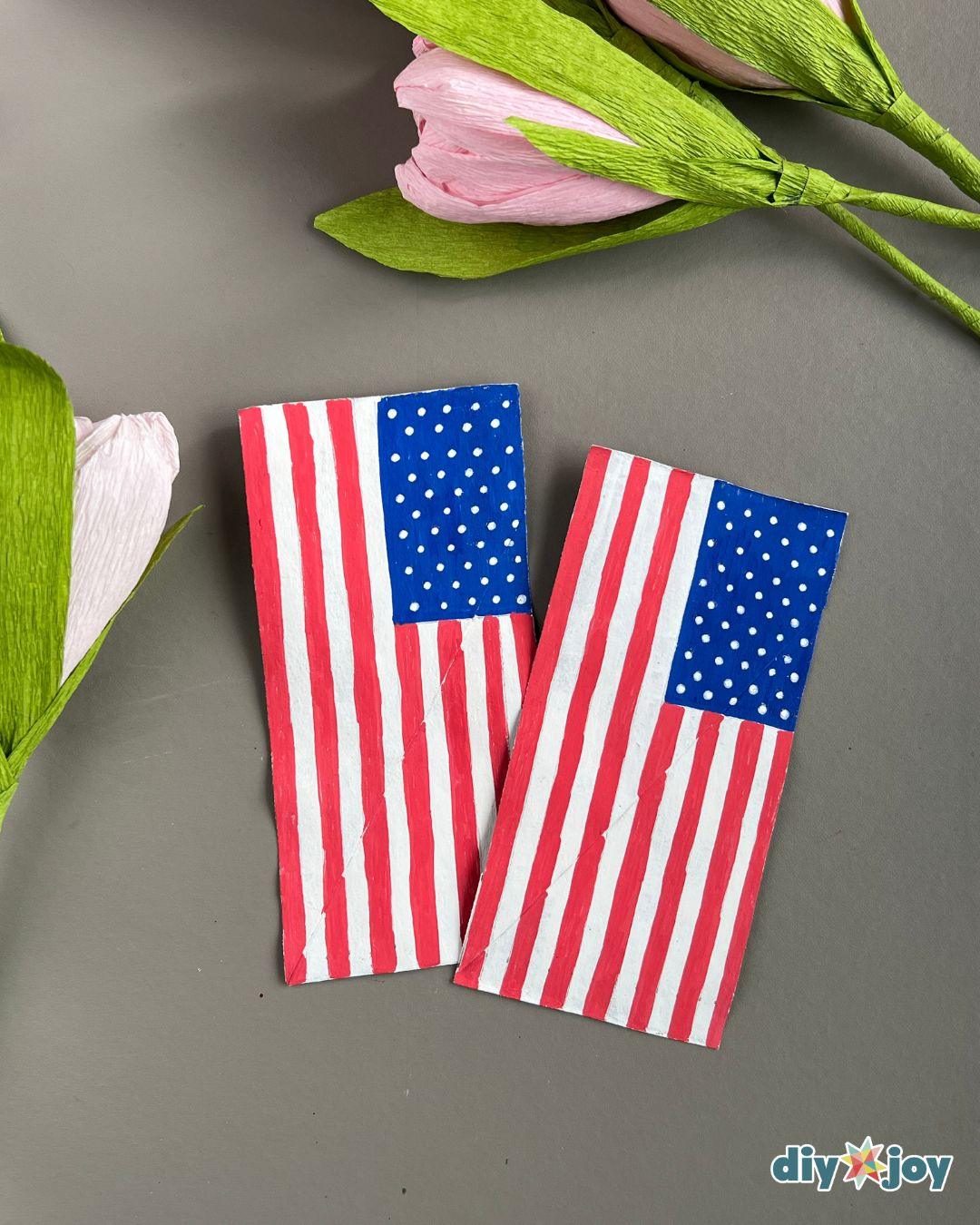 4th Of July Banner Toilet Paper Rolls — drawing the flag