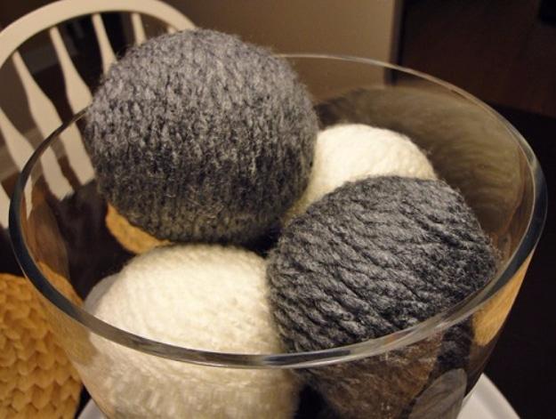 Warm Fuzzies Centerpiece, a fun DIY yarn craft worth trying this weekend and a pretty accent piece for a shelf or wall