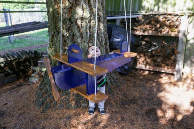 DIY Airplane Swing, a backyard lounging build, fast enough to squeeze into a lunch break and a showpiece guests linger over