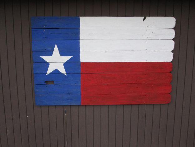 Texas Flag Old Fence, a lone star craft, straightforward enough to skip a practice round and a showpiece guests linger over
