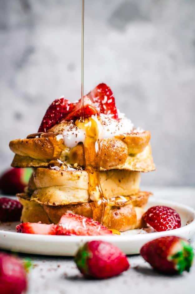 French Toast Recipes - Lemon Vanilla French Toast With Strawberries - Best Brunch Bites and Breakfast Ideas for French Toast - Stuffed, Baked and Creme Brulee Toasts With Fruit - H