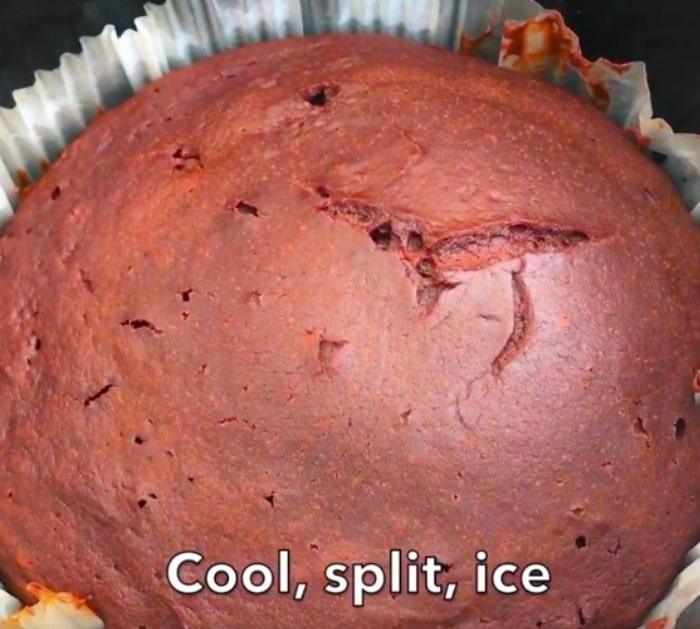 Ice a red velvet cake in the crockpot