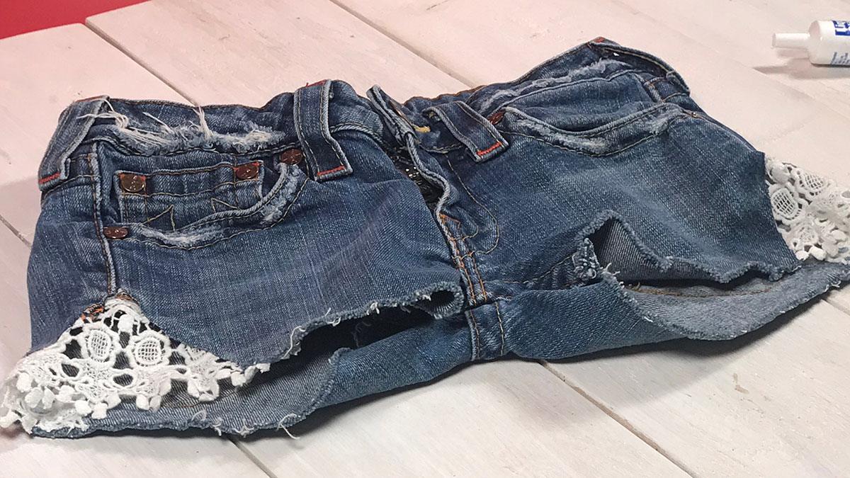 Lace-Trimmed Shorts Made from Jeans