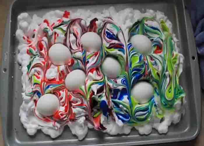 Coloring the boiled eggs using shaving cream