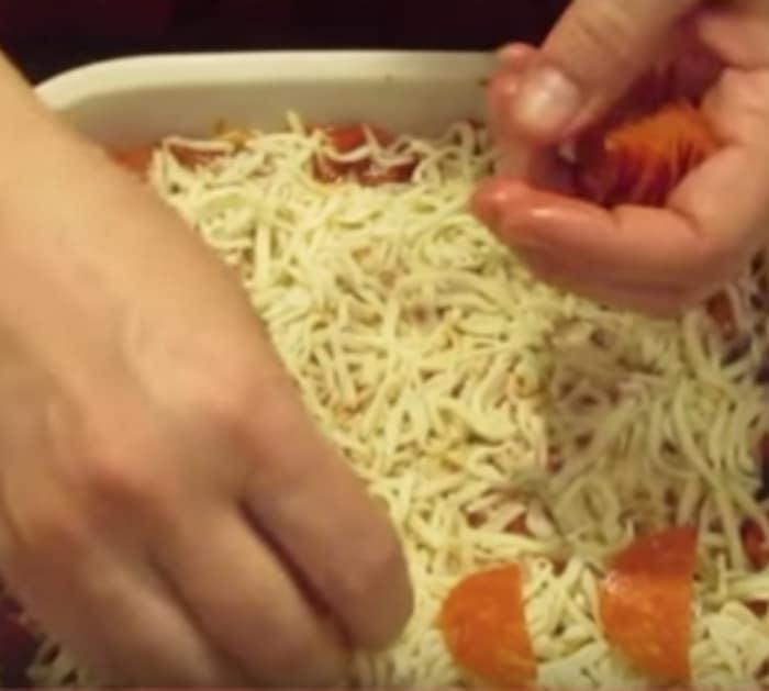 Make a low carb no crust pizza casserole