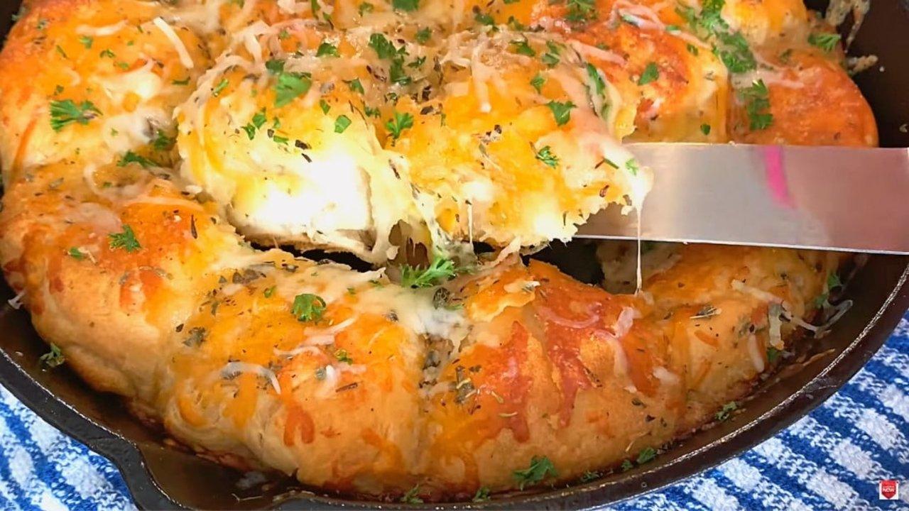 Easy Cheesy Biscuit Garlic Bread Recipe