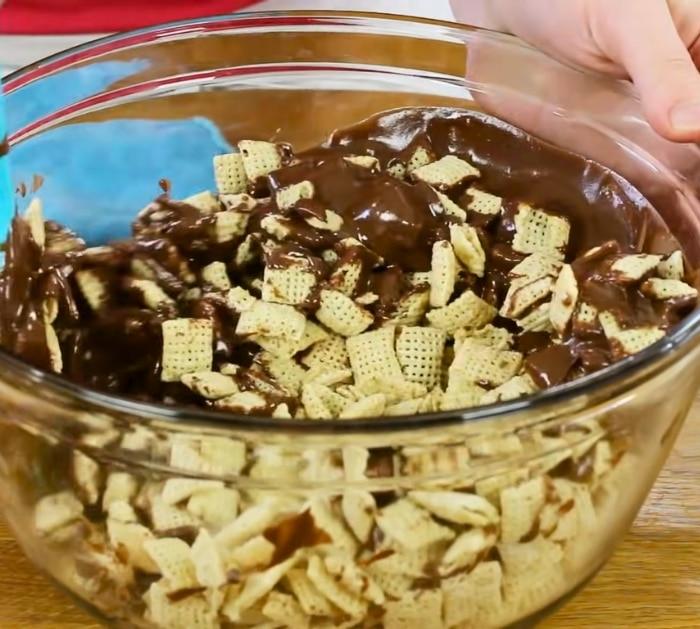 How to Make Classic Puppy Chow Ingredients