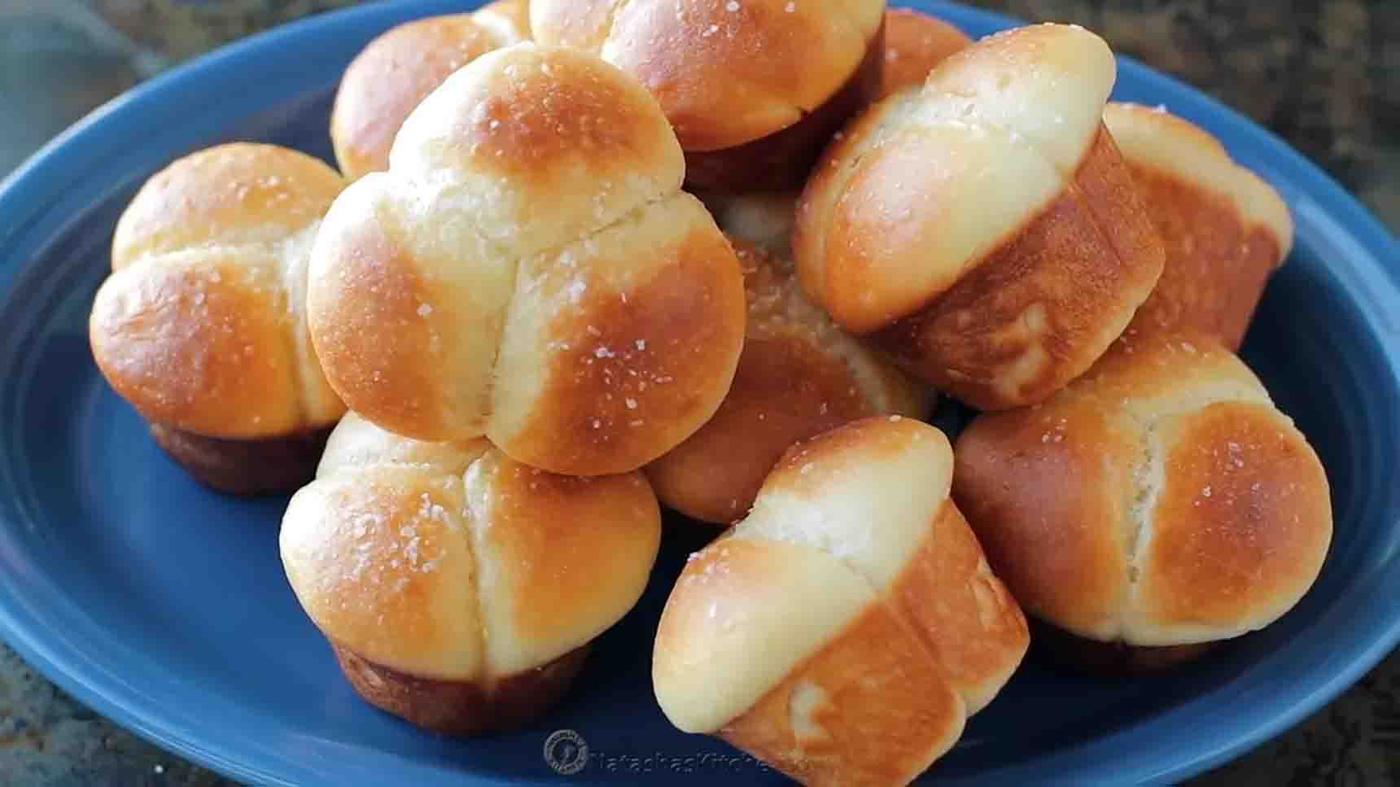 Easy Cloverleaf Rolls Recipe