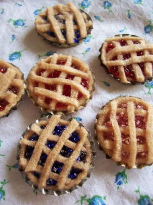 DIY Bottle Cap Crafts - Bottle Cap Wee Pie - Make Jewelry Projects, Creative Craft Ideas, Gift Ideas for Men, Women and Kids, KeyChains and Christmas Ornaments, Presents