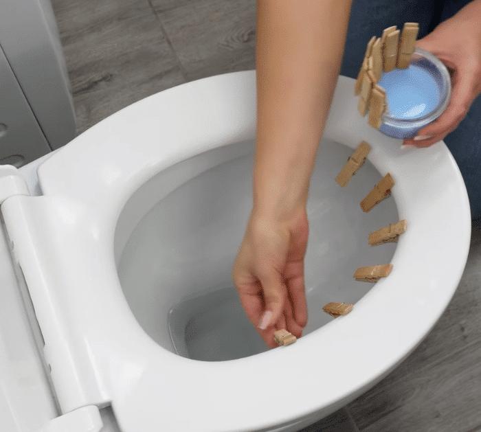How to Sanitize and Deodorize Your Toilet