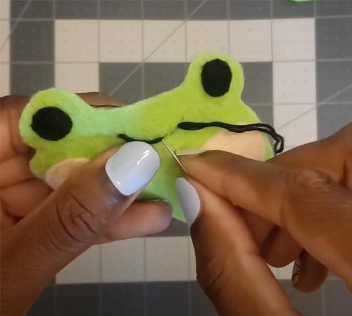 how to make felt frog keychain