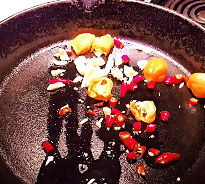 Saute Peppers Ad garlic To Make Spicy Pickles