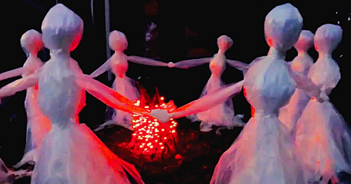 DIY Plastic Bag Halloween Lawn Ghosts
