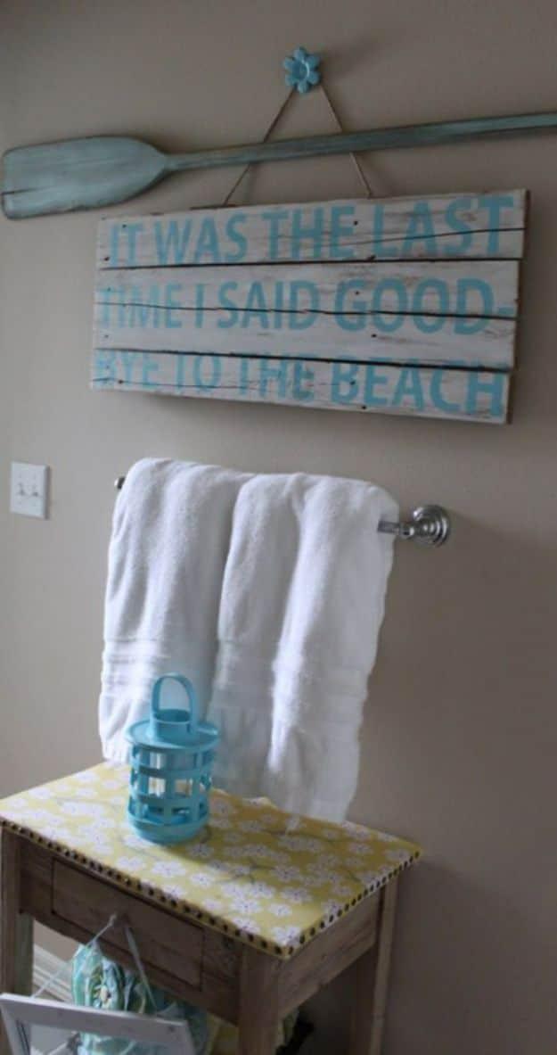 Beachy Bathroom Sign, no special skills needed to pull this together and an accent that makes the whole room feel finished