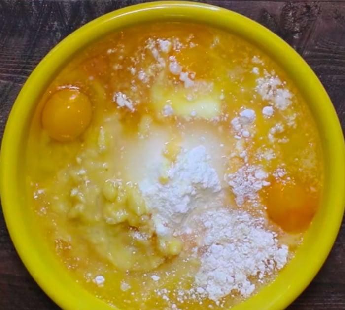 Make a banana cake in the crockpot