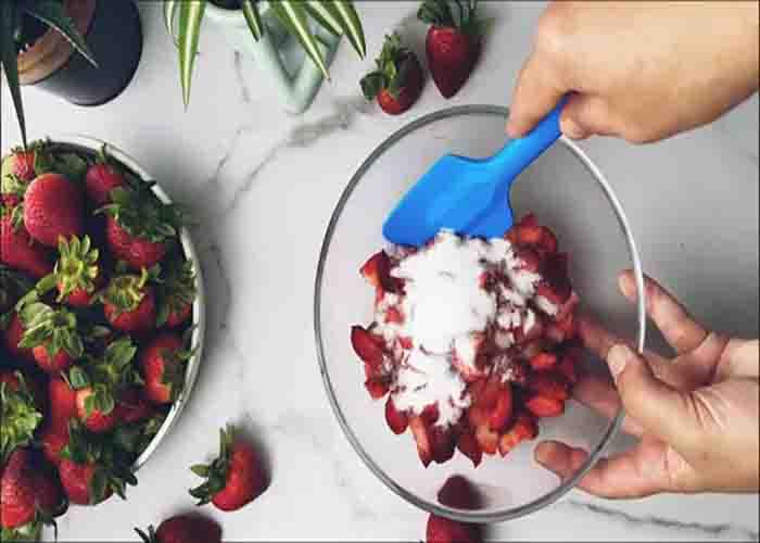 Caramelizing the strawberries for the icebox cake