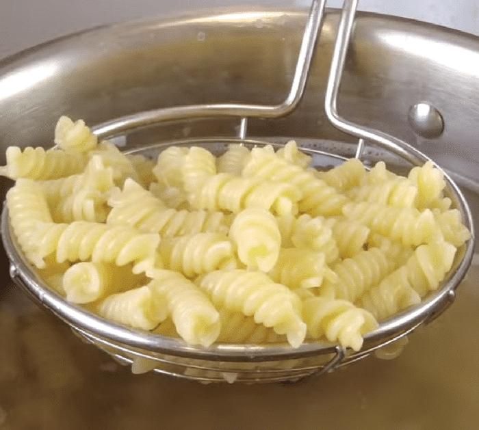 How to Make Pasta Salad with Homemade Dressing