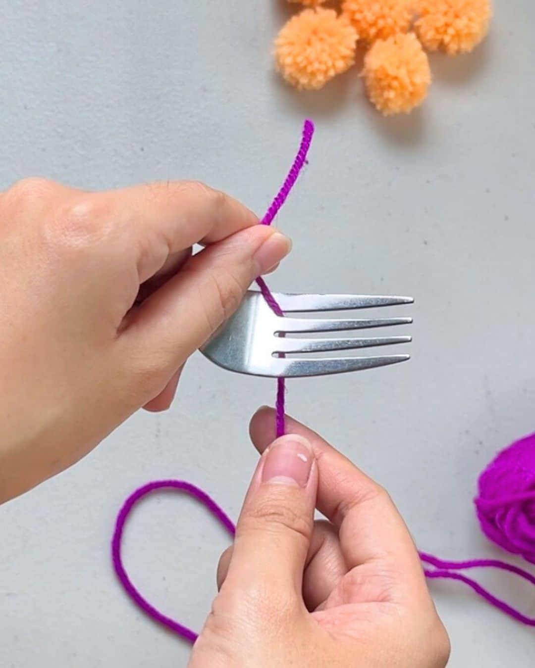 Pom Pom Flowers Fork — flower crafts