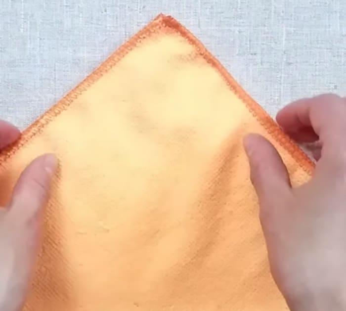 Make an adorable cheap easy Easter Bunny from a washcloth