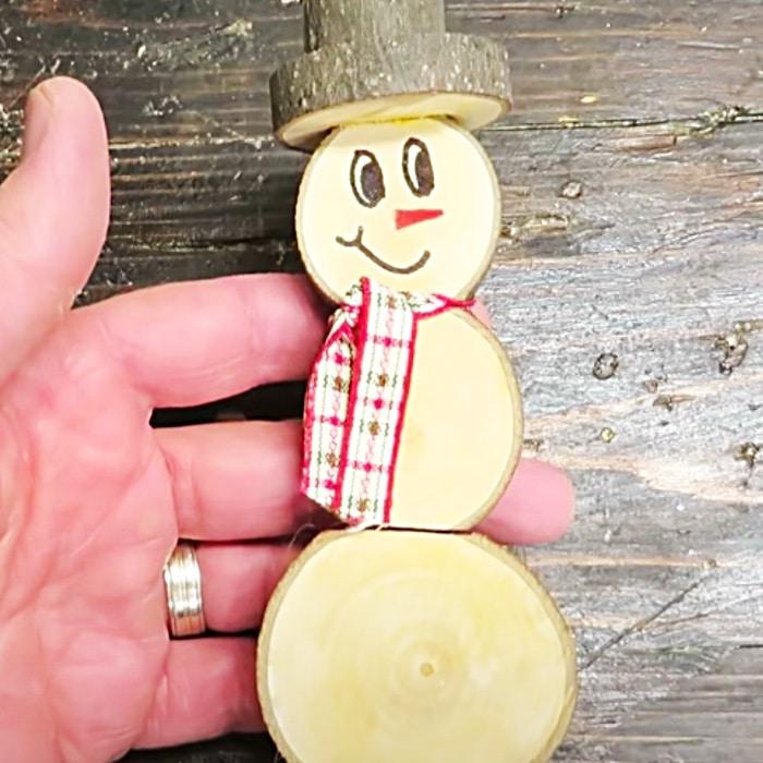 How To Make A Wooden Snowman - Easy Holiday Decor - DIY Snowman