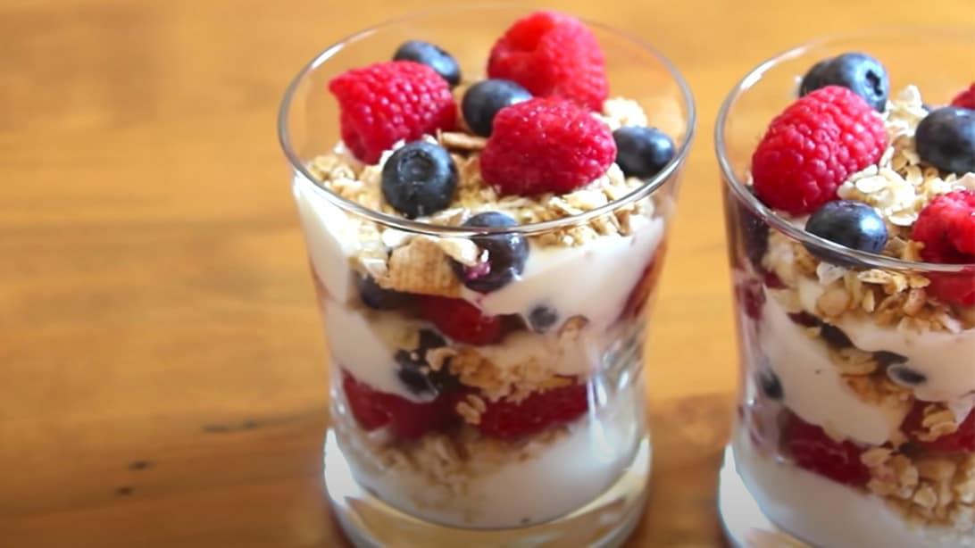 How to Make Fruit, Granola, and Yogurt Parfaits