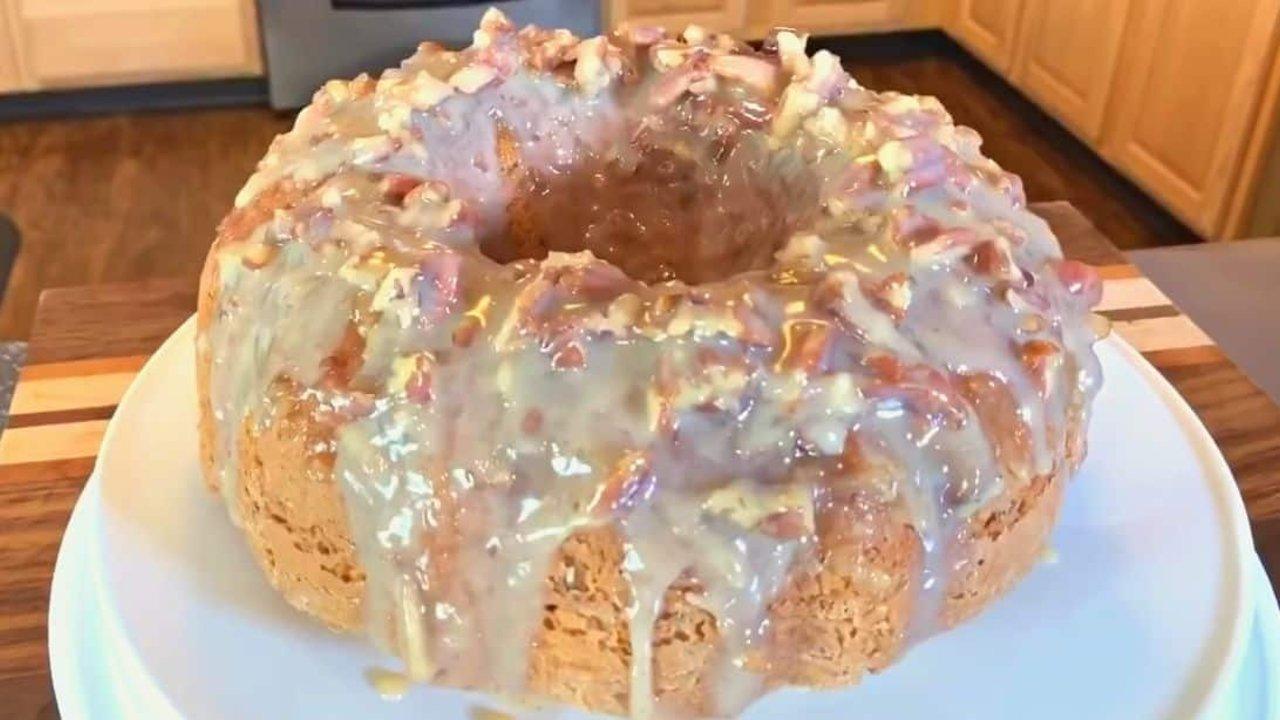Easy To Make Delicious Pecan Praline Cake