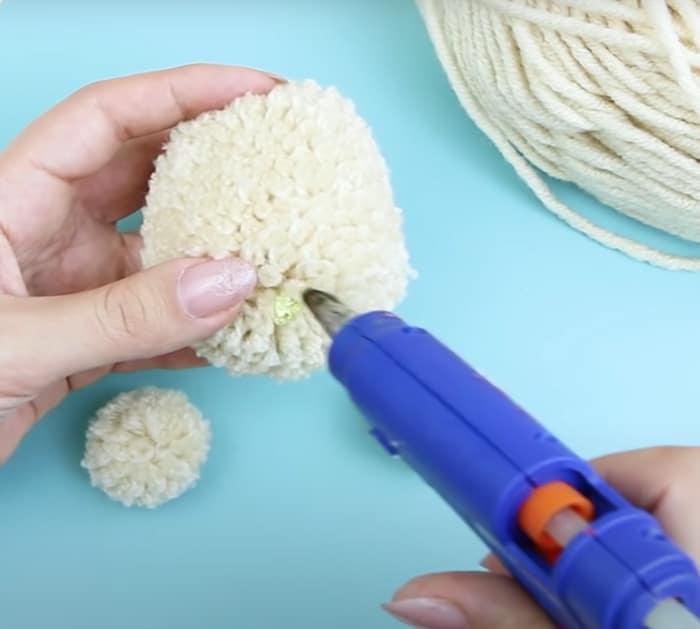 steps in making teddy bear with yarn