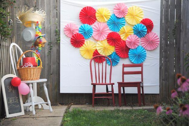 Paper Fan Photo Backdrop, low mess and low stress to make and a clever way to use scraps you already have