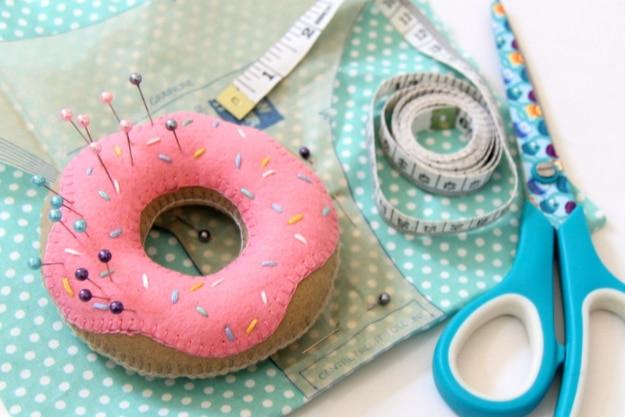 Felt Doughnut Pin Cushion, friendly for a beginner working with basic tools and a result sturdy enough for daily use