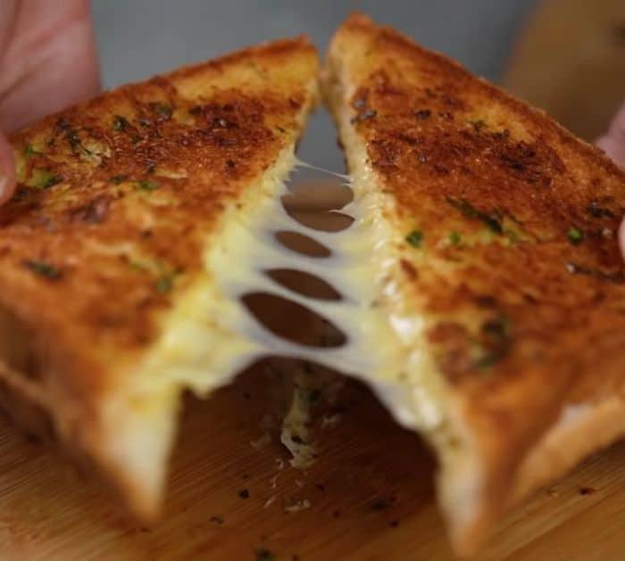 Easy Pan-Toasted Garlic Cheese Sandwich Recipe