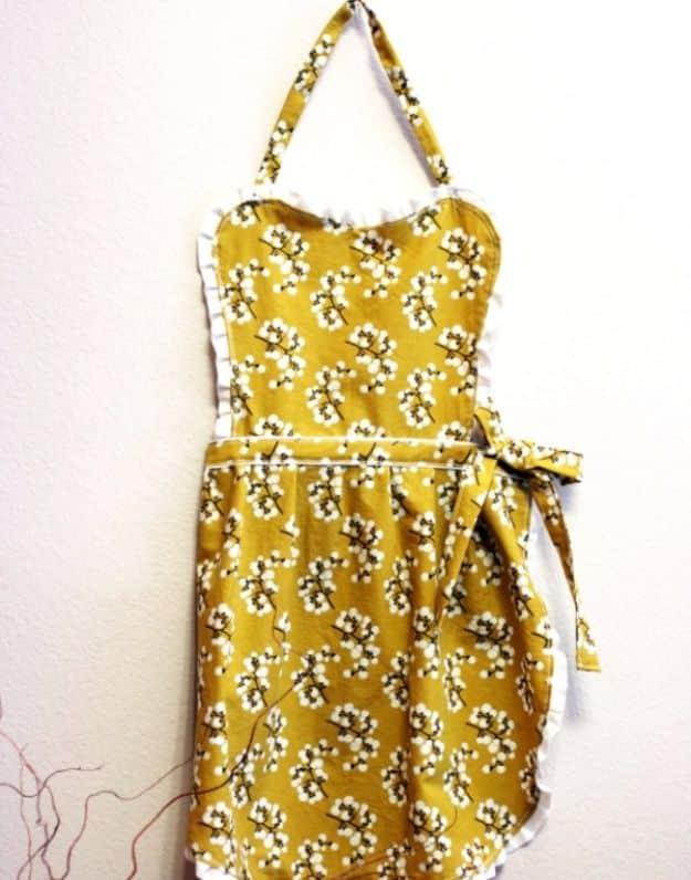 Mother’s Day Apron, budget friendly and quick to put together and better than a store bought version