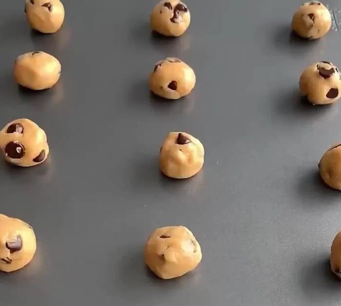 How to Make Mini Chocolate Chip Cookies in 10 Minutes