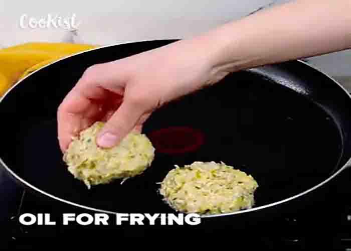 Frying the cabbage patties